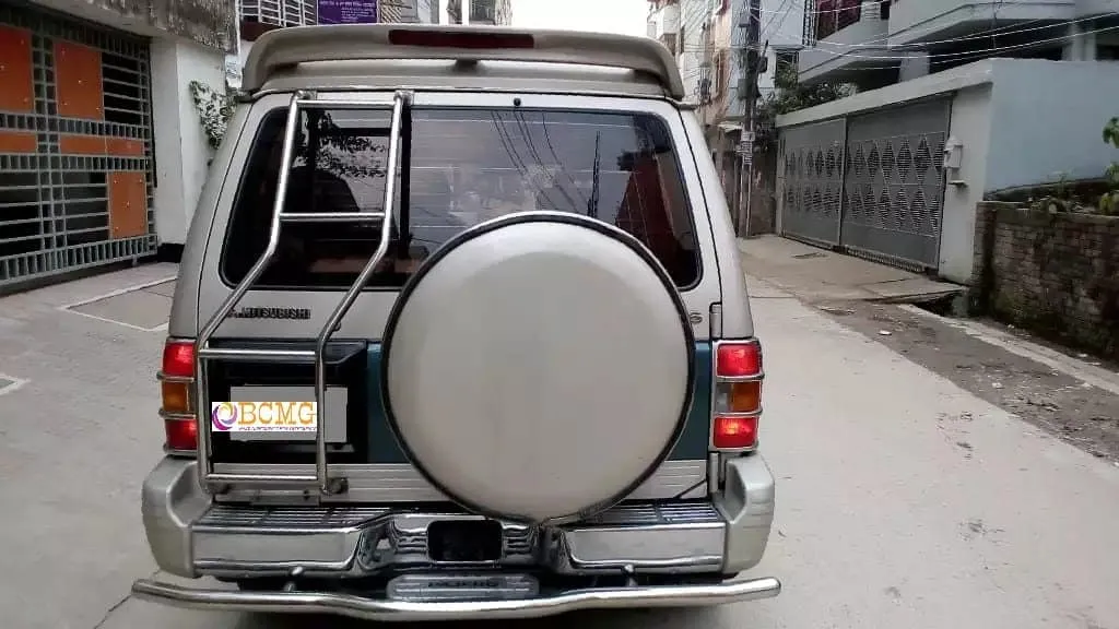 Car Rental service in Haji Afsaruddin Road Dhaka Bangladesh