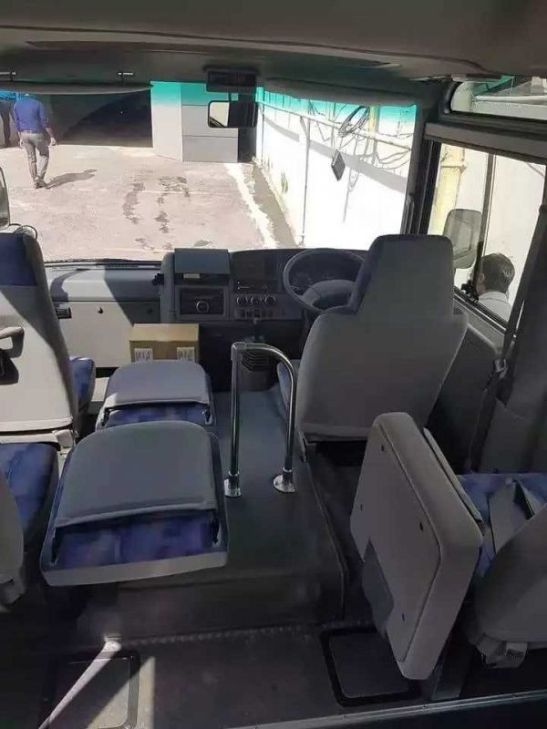 Mini bus rent service for airport pick and drop