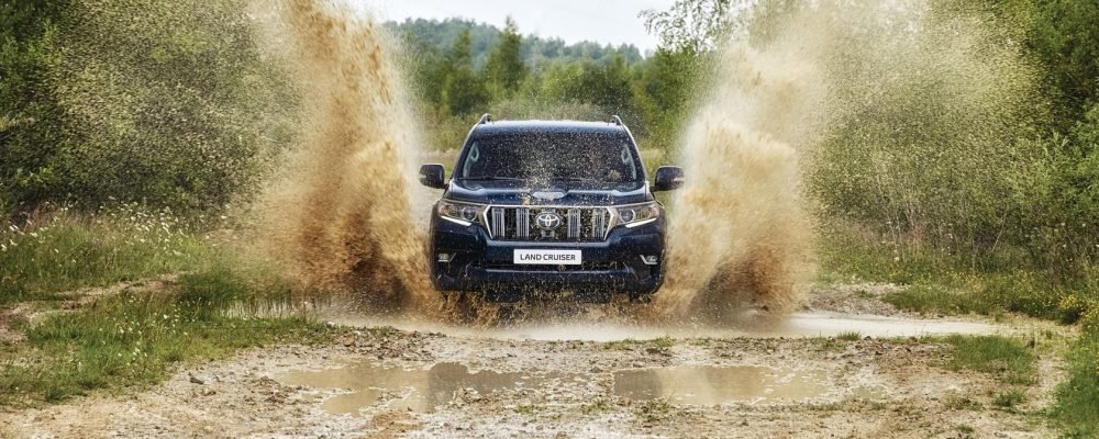 LAND  CRUISER  PRADO SUV   RENT  IN  DHAKA  BANGLADESH LAND CRUISER PRADO SUV RENT IN DHAKA BANGLADESH